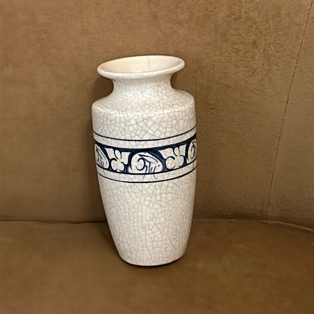 Dedham Rabbit Vase